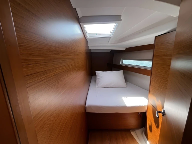 Sailboat to hire Pula at the best price