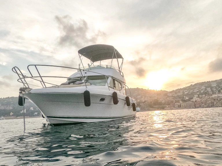 Hire a Jeanneau Prestige 32 Fly Nice