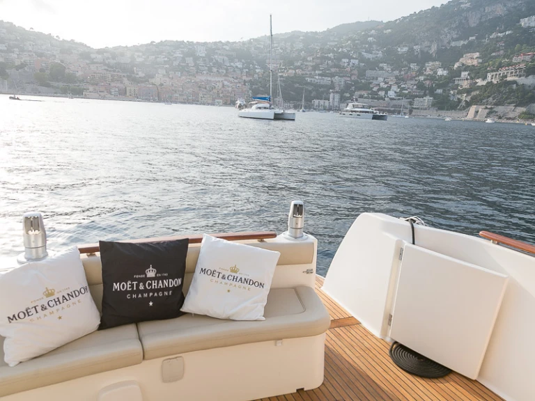 Charter a Jeanneau Prestige 32 Fly in Nice on Samboat