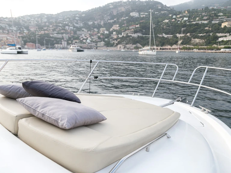 Hire Motorboat with or without skipper Jeanneau Nice