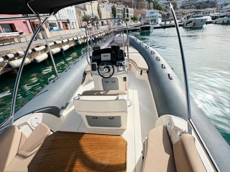 Charter a Bwa Sport 28 GT in Mahón on Samboat