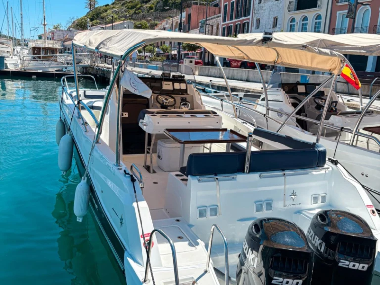 Hire a Jeanneau Cap Camarat 9.0 CC Mahón