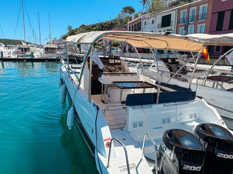 Yacht charter Mahón - Jeanneau Cap Camarat 9.0 CC on SamBoat