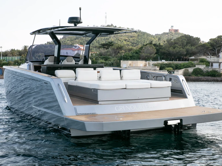 Motorboat to hire Cannes at the best price