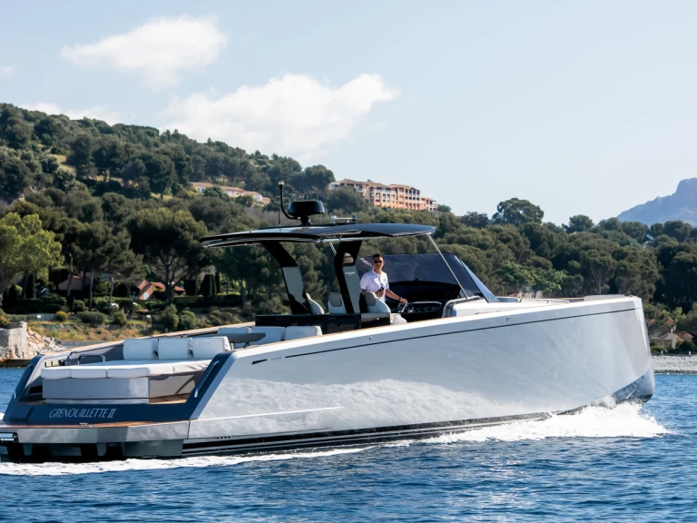 Yacht charter Cannes - Pardo Yachts Pardo 43 on SamBoat