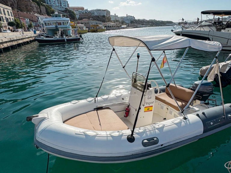 Hire a Lomac Lomac 400 Open GL Mahón