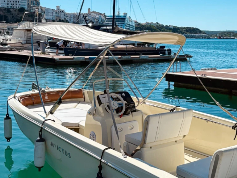 Hire Motorboat with or without skipper Invictus  Mahon Port