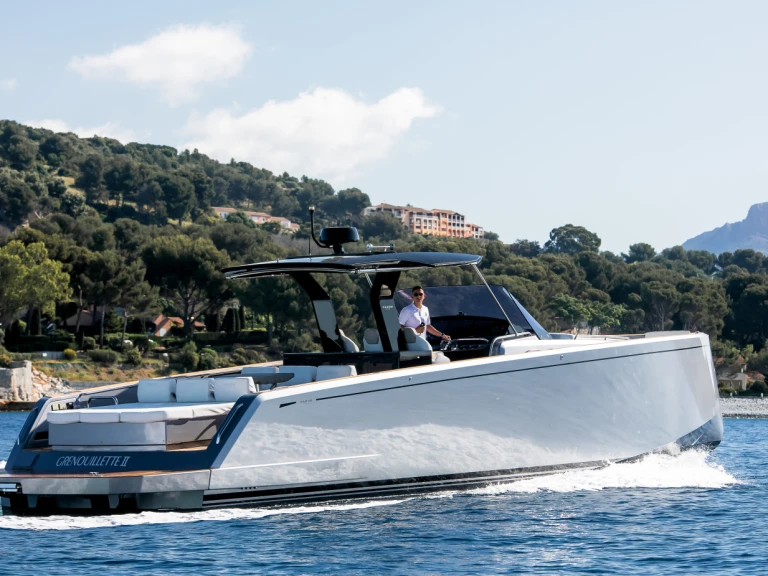 Yacht charter Saint-Tropez - Pardo Yachts Pardo 43 on SamBoat