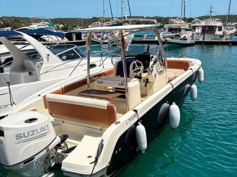 Hire a Invictus  Invictus 240 FX Mahón