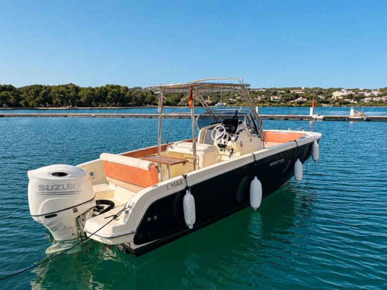 Hire Motorboat Invictus  with a boat licence
