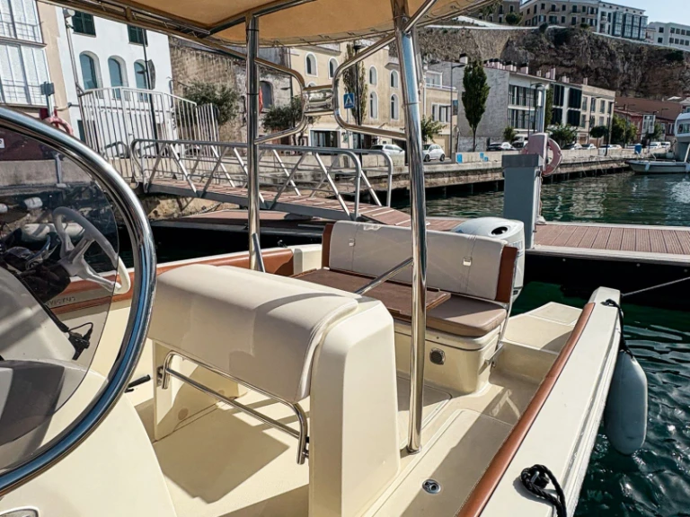Motorboat to hire Mahón at the best price