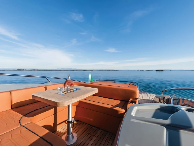 Hire Motorboat Cranchi with a boat licence