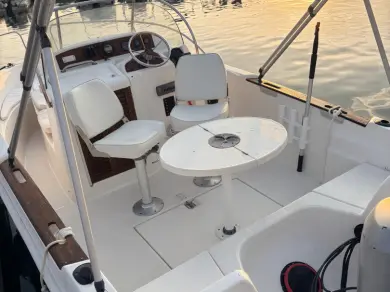 Motorboat to hire Six-Fours-les-Plages at the best price