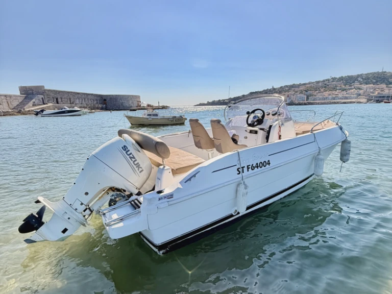 Yacht hire Sète cheap Cap ferret 572 open