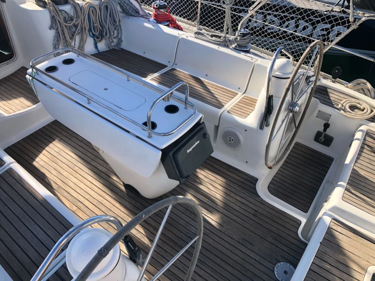 Sailboat hire in Larmor-Plage - Jeanneau Sun Odyssey 43
