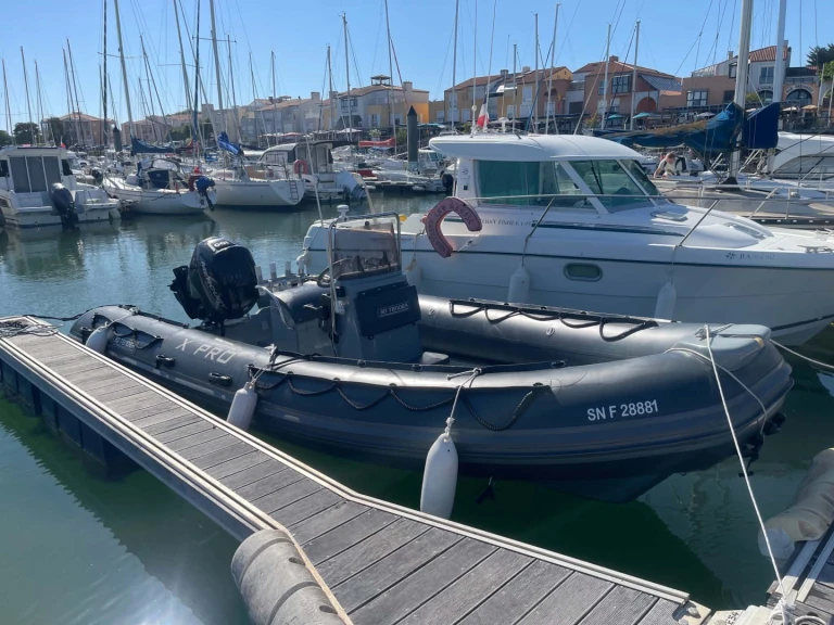 Charter a 3D Tender 3D Tender 589 in Les Sables-d'Olonne on Samboat