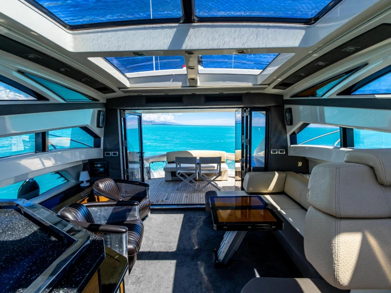 Luxury Yacht to hire Saint-Tropez at the best price