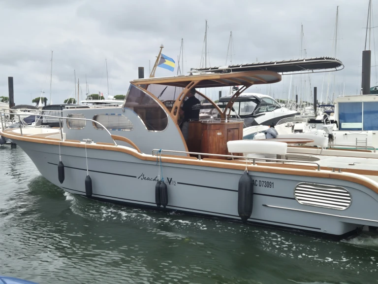Hire Motorboat Beacher with a boat licence