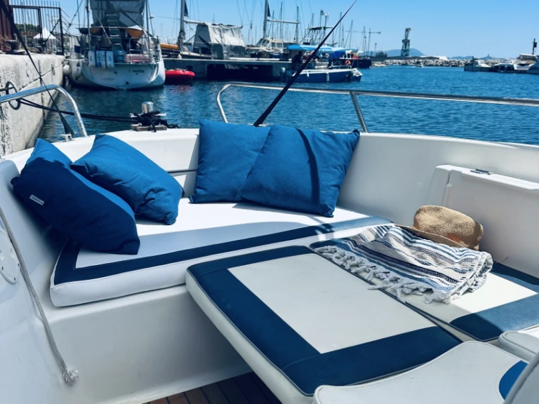 Charter a Quicksilver Quicksilver 505 Commander in Carro on Samboat