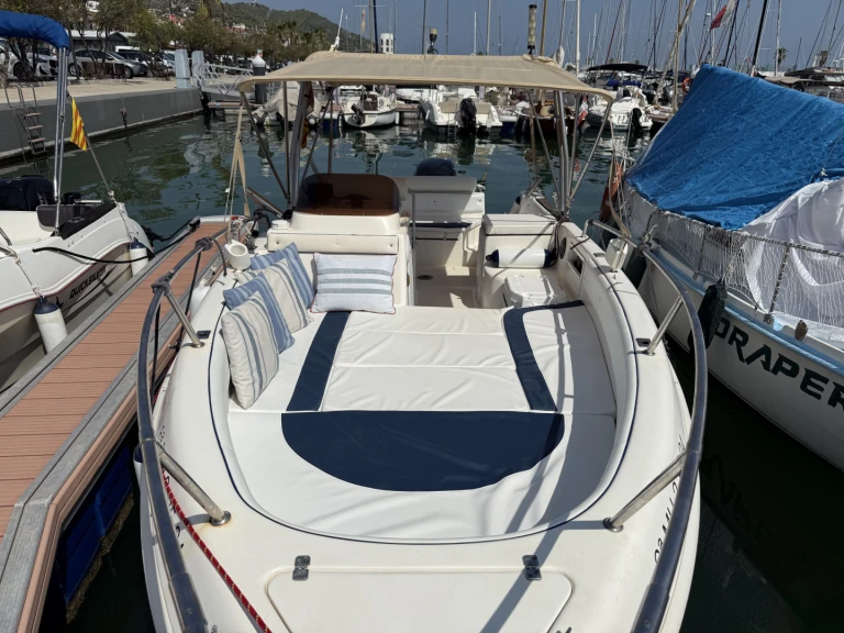 Motorboat hire in Barcelona - Marinello Eden 22