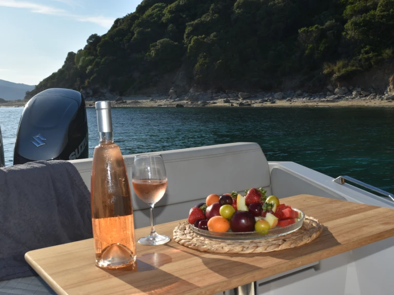 RIB hire in Skiathos - Seafighter Shadow 36