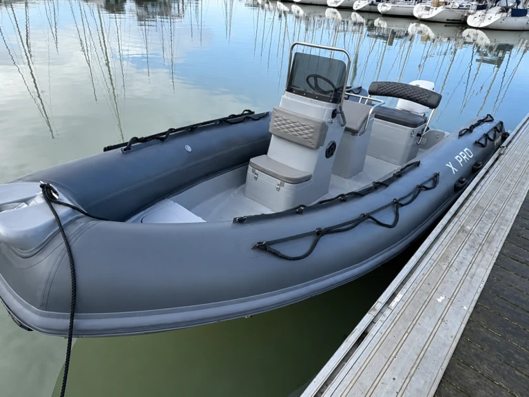 Yacht charter Larmor-Plage - 3D Tender X Pro 589 on SamBoat
