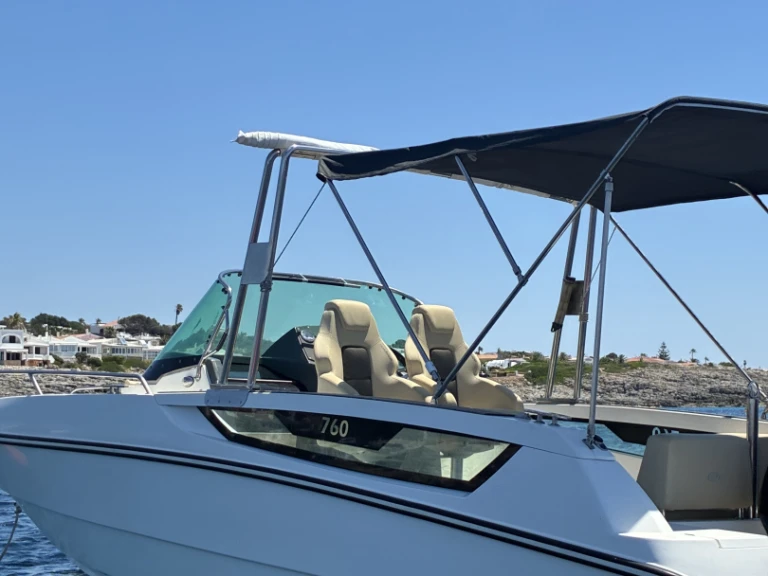 Motorboat hire in Mahón - Monterey 264 fs