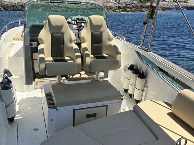 Hire Motorboat Monterey with a boat licence