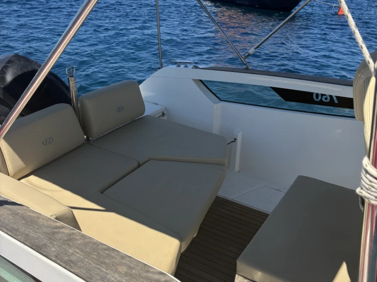 Motorboat to hire Mahón at the best price