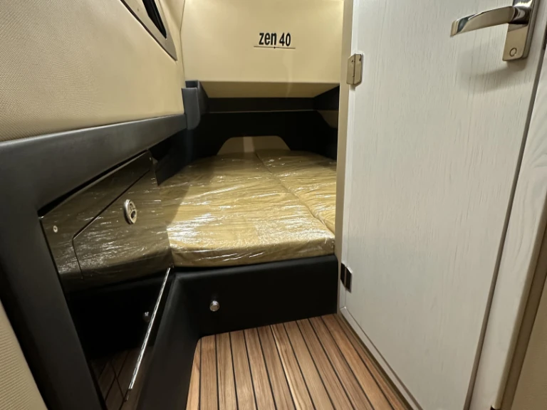 Hire RIB ZEN MARINE with a boat licence