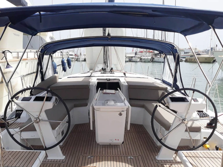 Hire Sailboat Bénéteau with a boat licence