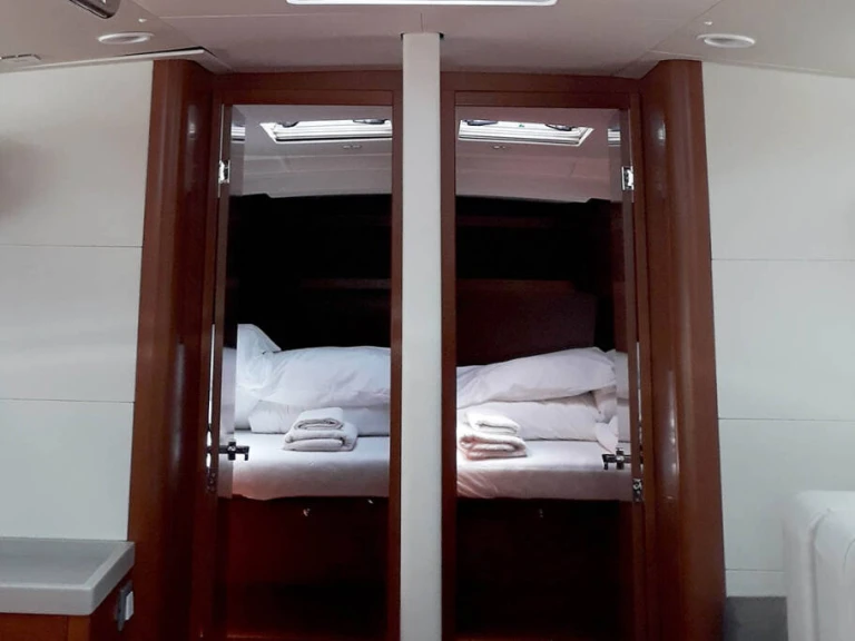 Bénéteau Oceanis 46.1 charter bareboat or skippered in  Alimos