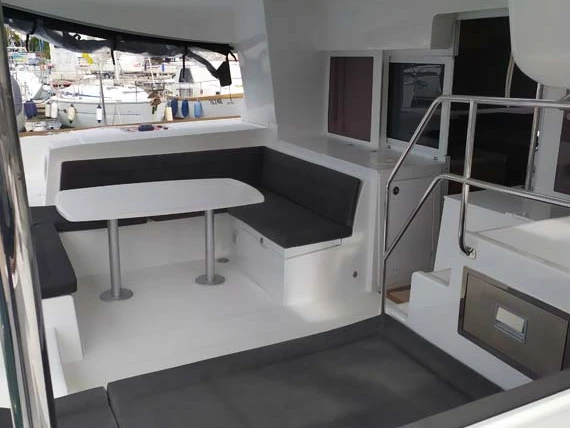 Yacht hire Palma de Mallorca cheap Lagoon 450 Sport Top