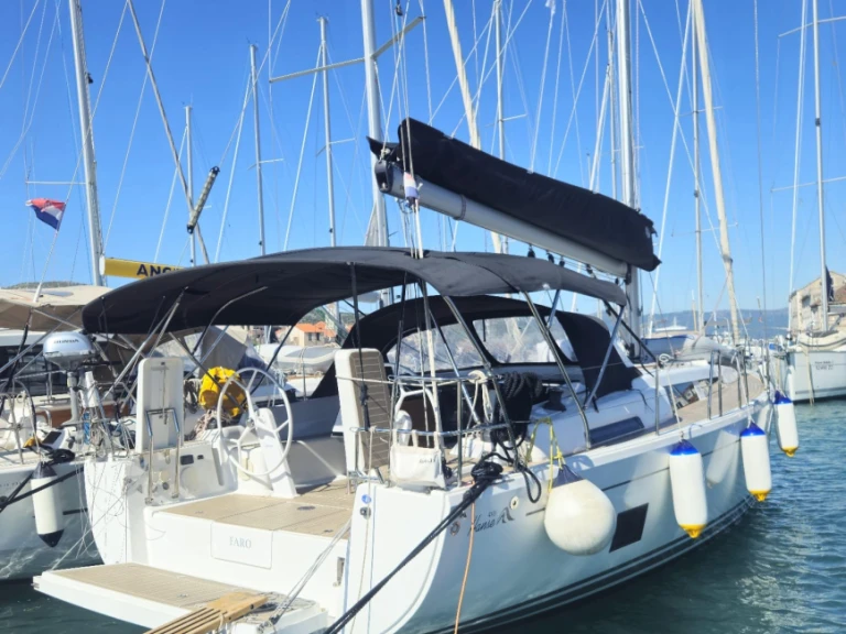 Sailboat hire in Trogir - Hanse Hanse 418