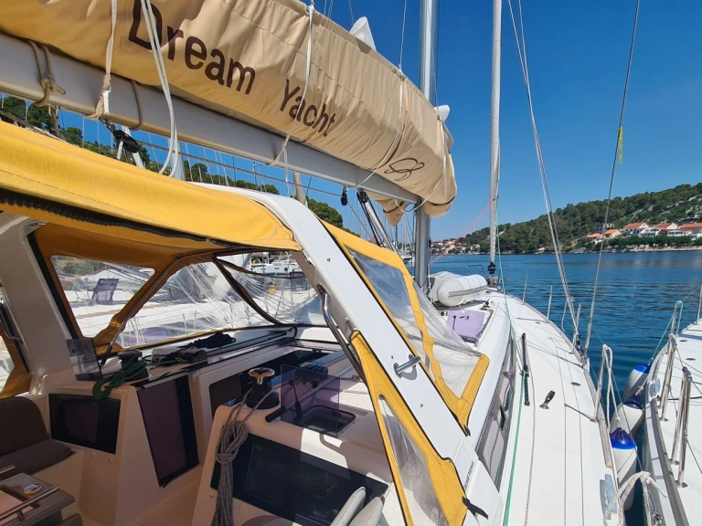 Hire Sailboat Bénéteau with a boat licence