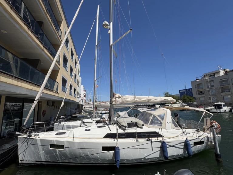 Yacht charter Empuriabrava - Bénéteau Oceanis 41.1 on SamBoat