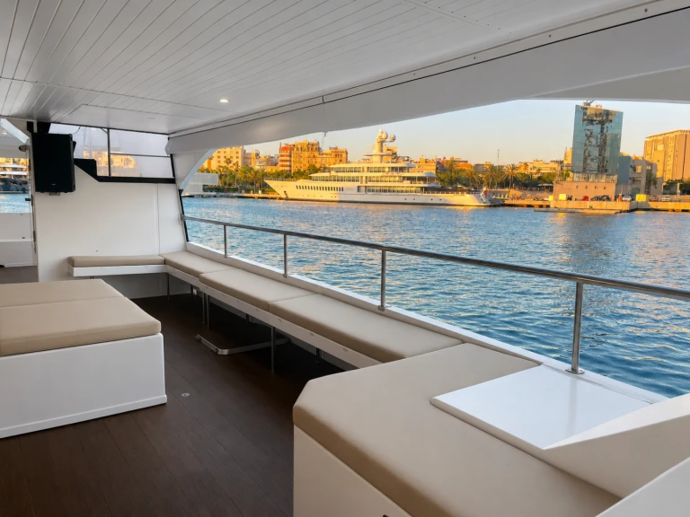Charter a Drassanes Dalmau Cala San Vicente in Port Olímpic of Barcelona on Samboat