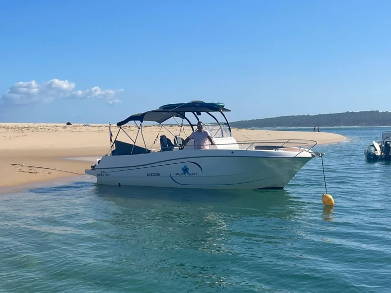 Hire a Pacific Craft Pacific Craft 750 Open Arcachon