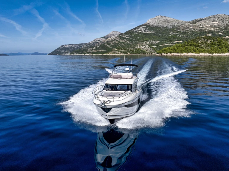Motorboat hire in Dubrovnik - Jeanneau Prestige 420 Fly