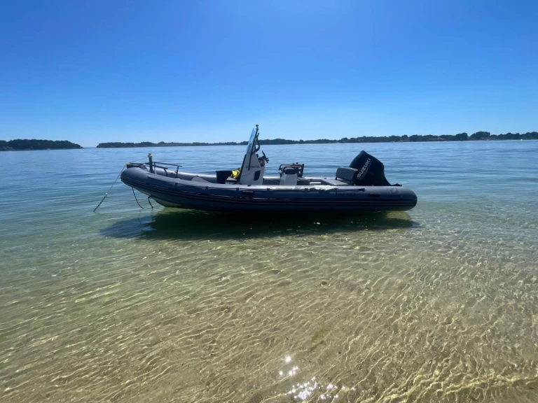 RIB hire in Baden - Zodiac Pro 7
