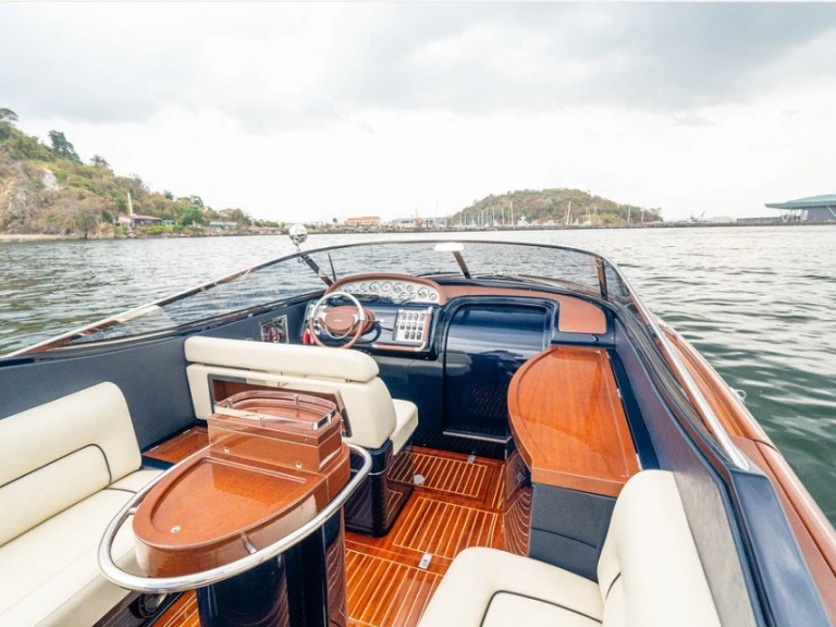 Hire a Riviera 33' Panama City Beach