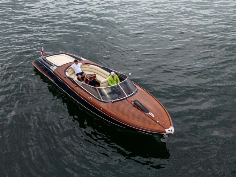 Charter a Riviera 33' in Panama City Beach on Samboat