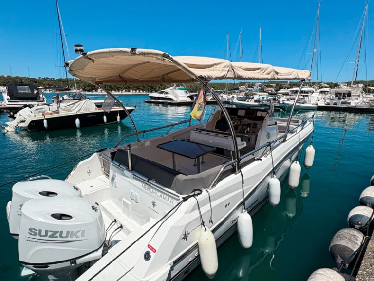 Hire Motorboat Jeanneau with a boat licence