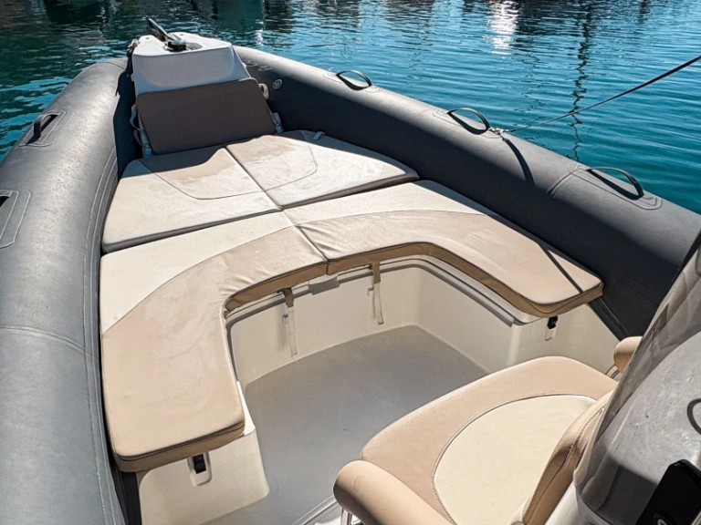 Hire Motorboat with or without skipper Bwa Mahón