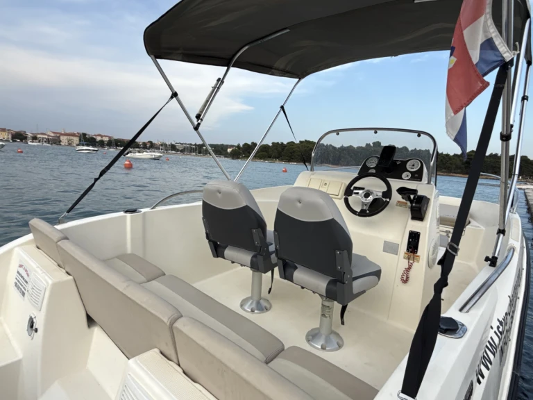 Charter a Quicksilver Activ 535 Open in Poreč on Samboat