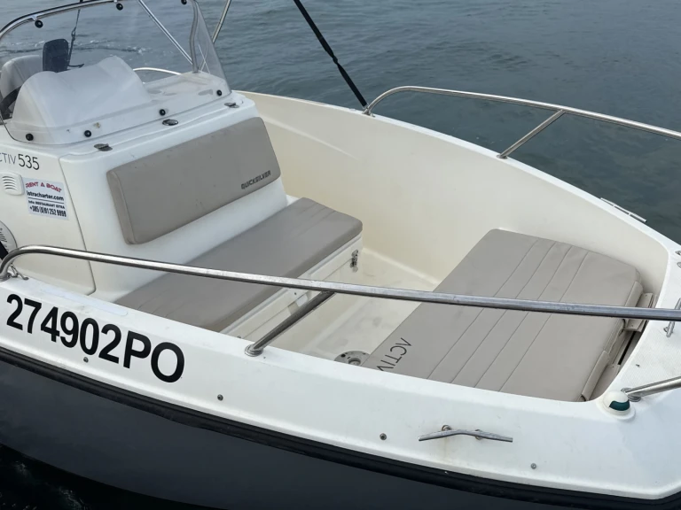 Hire Motorboat Quicksilver with a boat licence