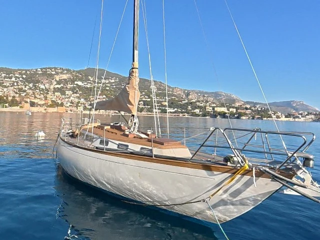 Sailboat to hire Saint-Laurent-du-Var at the best price