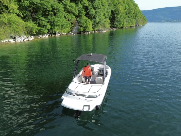 Motorboat to hire Aix-les-Bains at the best price