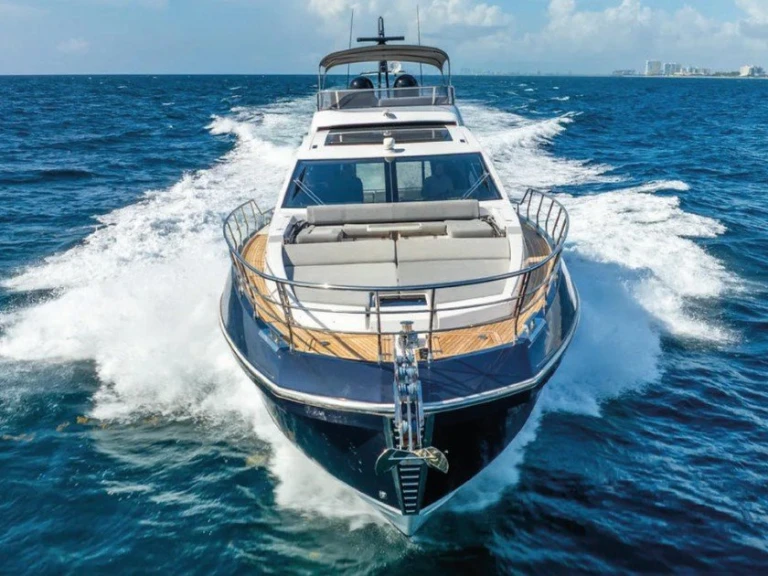 Hire Luxury Yacht with or without skipper Azimut Panama City Beach