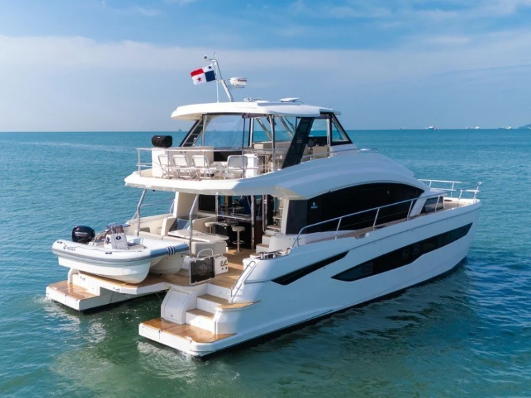 Hire Motorboat Aquila with a boat licence